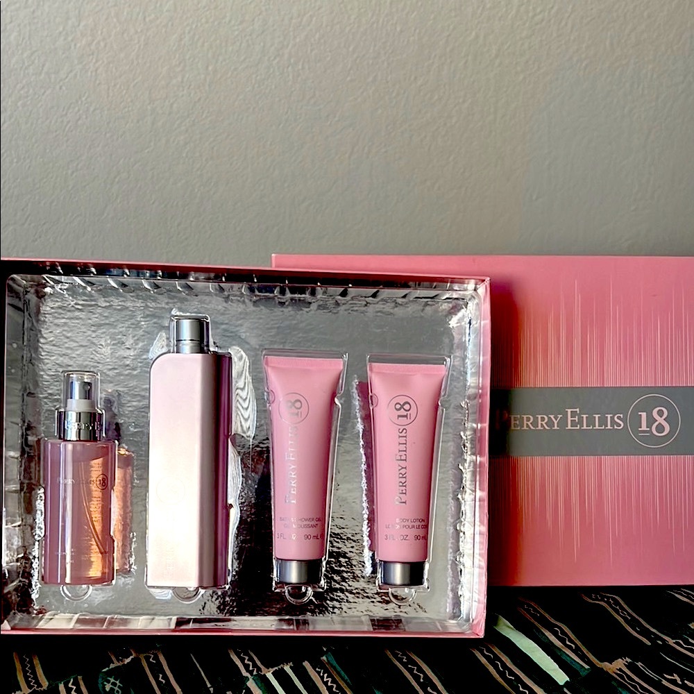 Perry Ellis 18  Gift Set